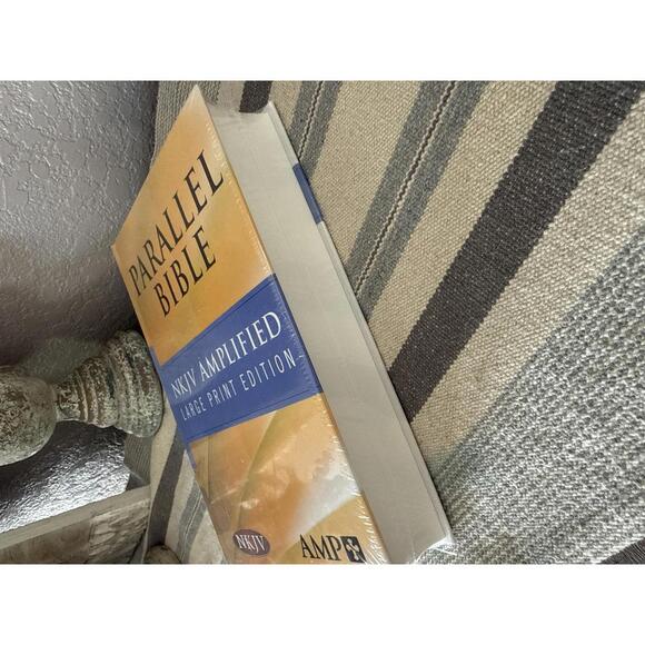 Parallel Bible NKJV Amplified Large Print Edition - Picture 4 of 4